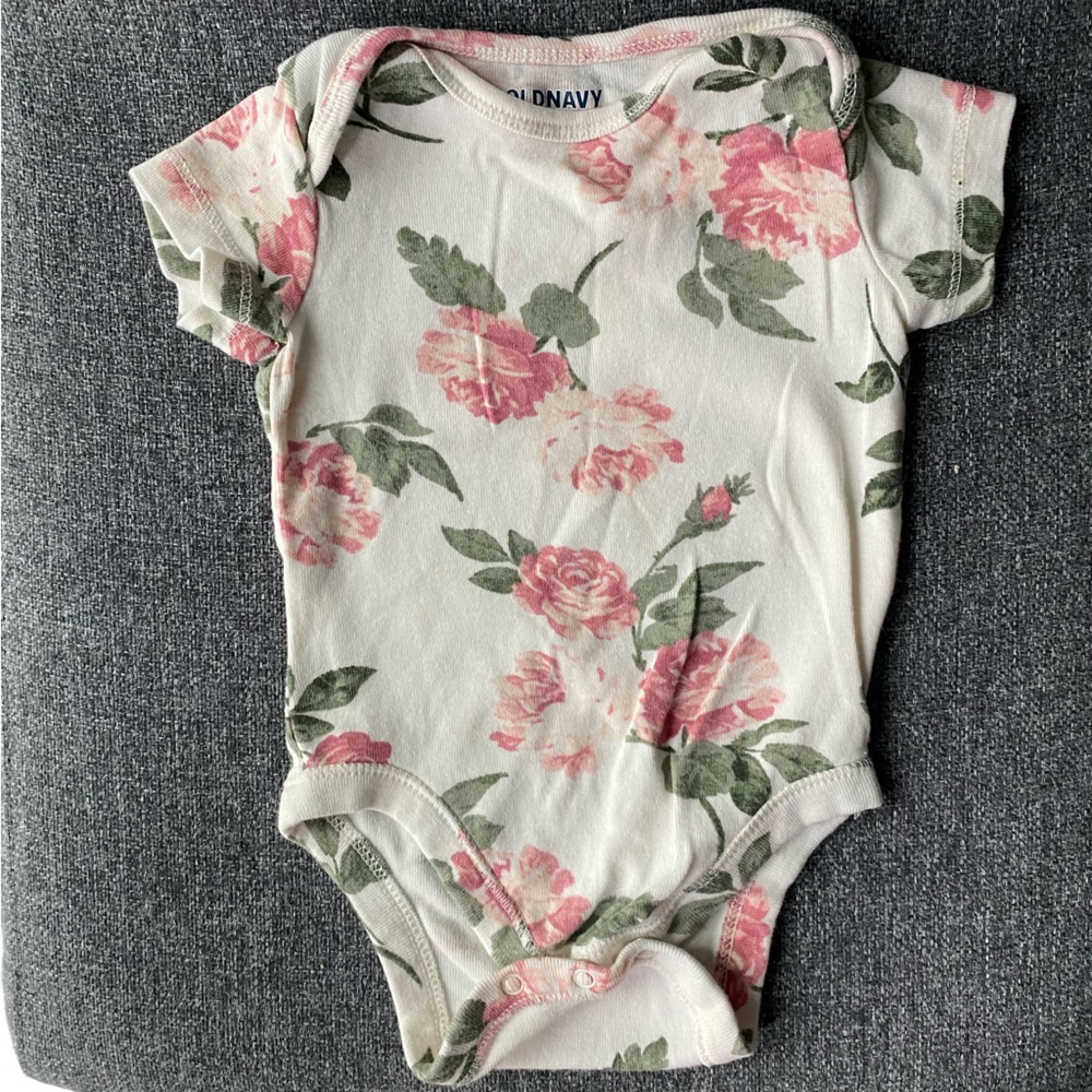 5/$10 Old Navy Baby Onesie (3-6 months)